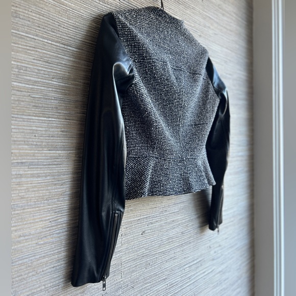 Theory Boucle Tweed Asymmetrical Lambskin Sleeve Moto Jacket Size 2 - Picture 6 of 10